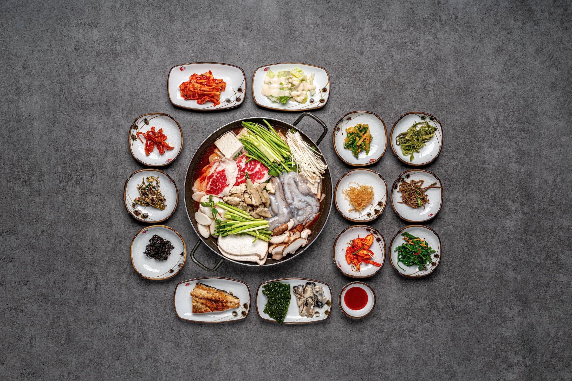 장흥회관 차낙곱전골과 반찬 한 상